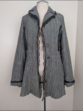 BAMBOO Black & White Herringbone Linen, Scalloped Trim, Fit & Flair Coat Women's